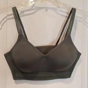 Nike low impact sports bra M